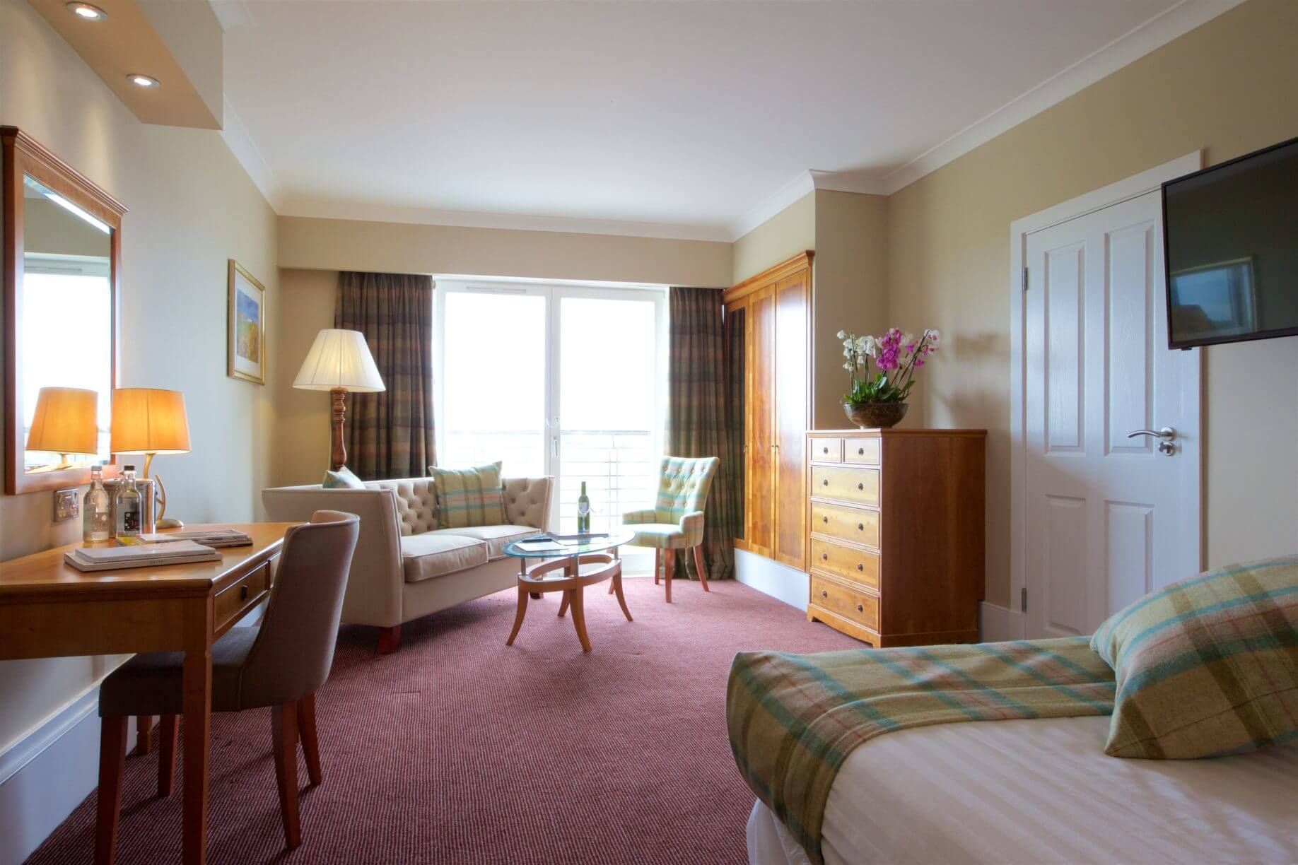 Separate sitting area and bed