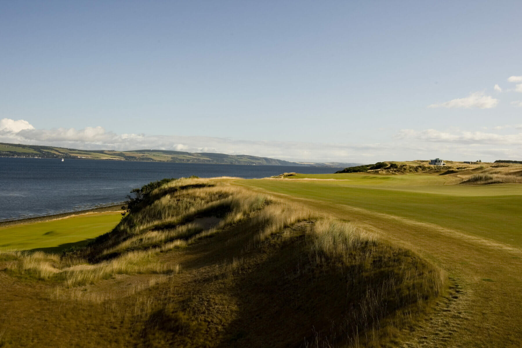 Image depicting the 7th fairway and art deco clubhouse in the background